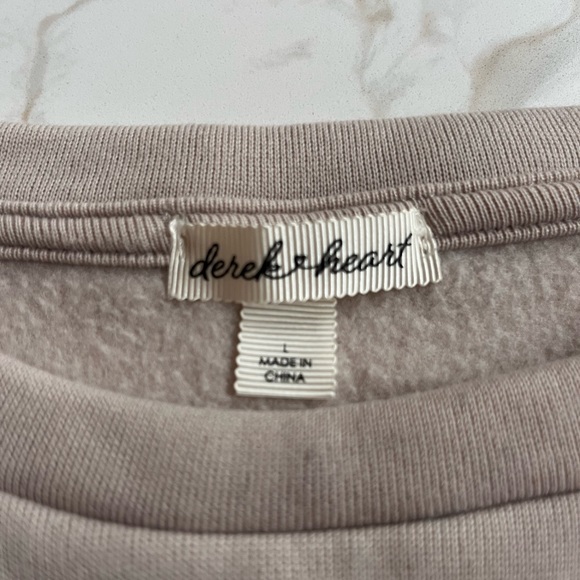 Cream Cropped Crewneck w Scrunch Waistband - Picture 3 of 4